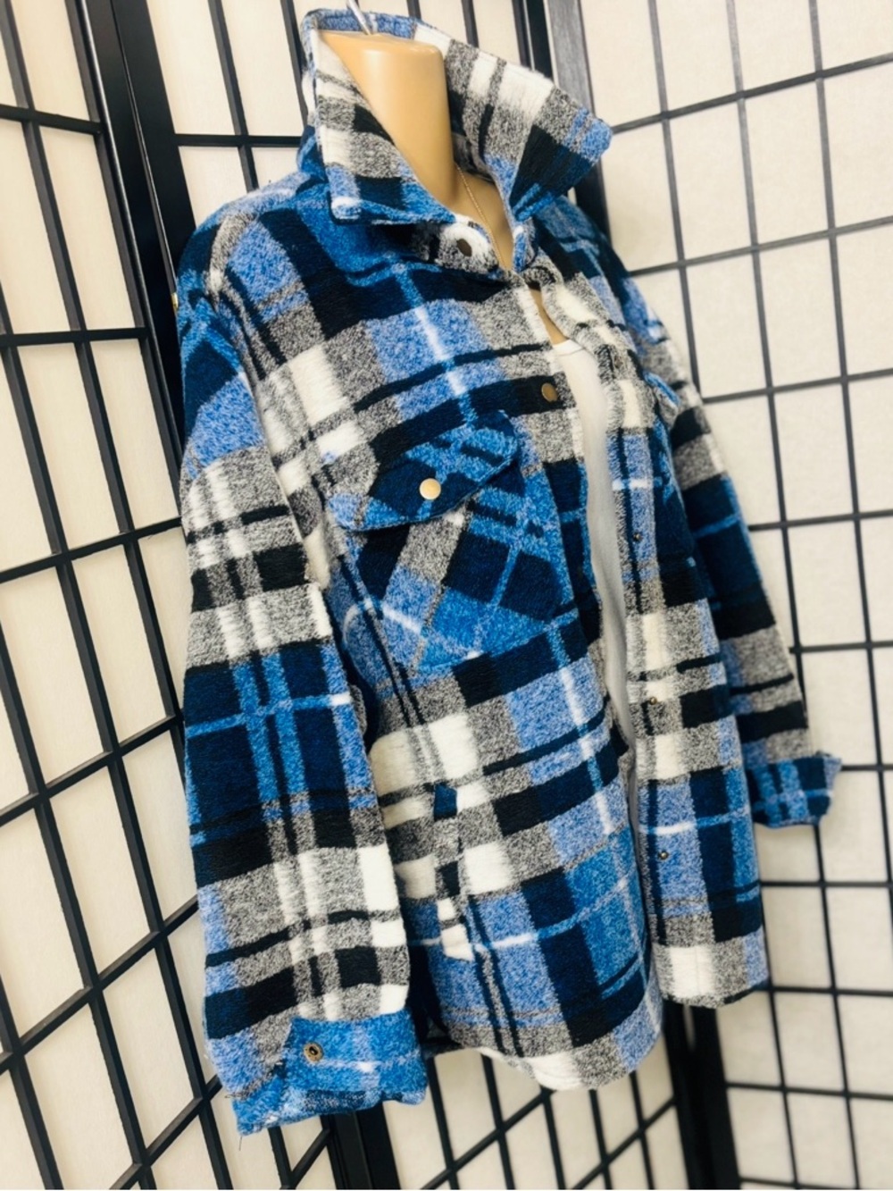Arizona Jean CO. BLU/BLK/WHT Plaid Button-Up Shacket. NWT* Size: MED